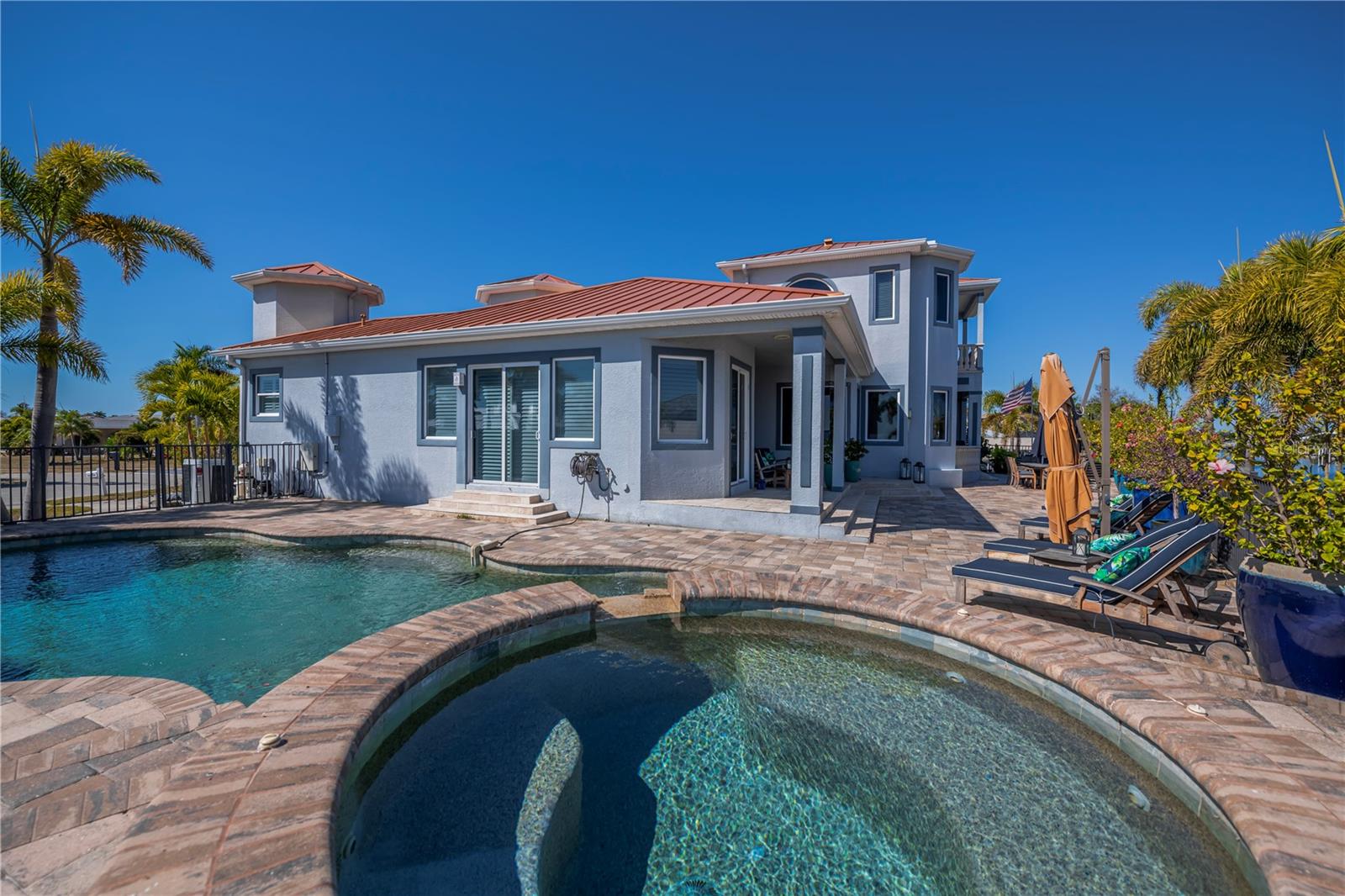 Image 66 of 93 For 290 Tait Terrace Se