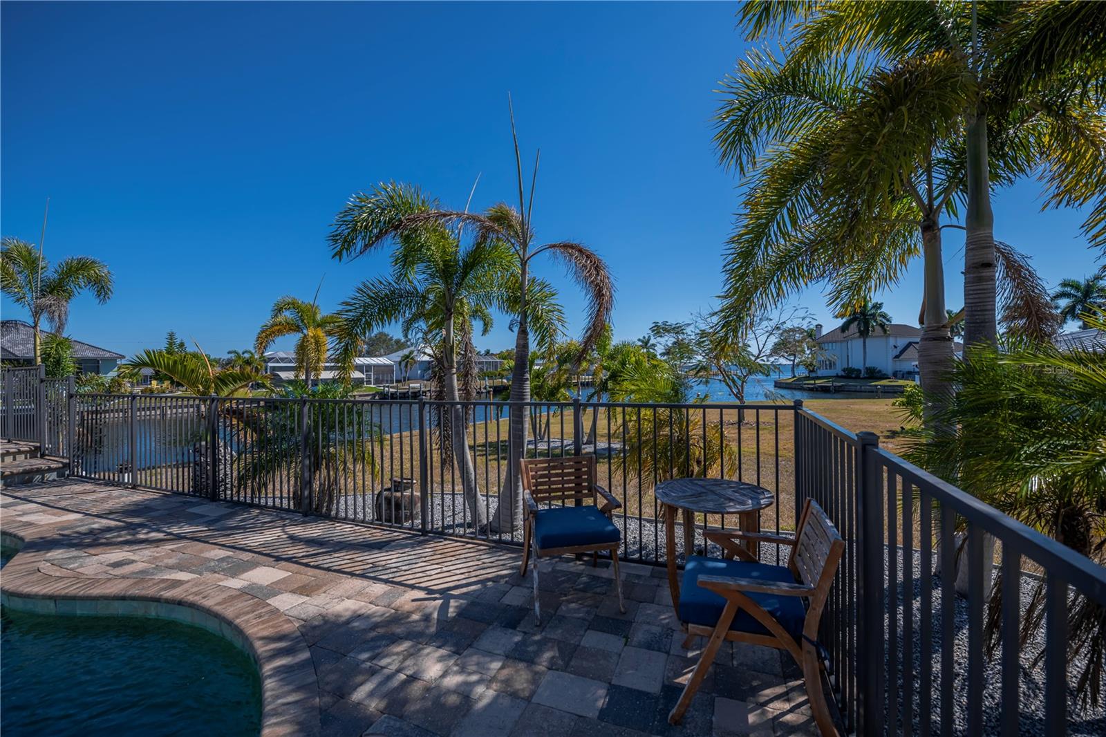 Image 70 of 93 For 290 Tait Terrace Se