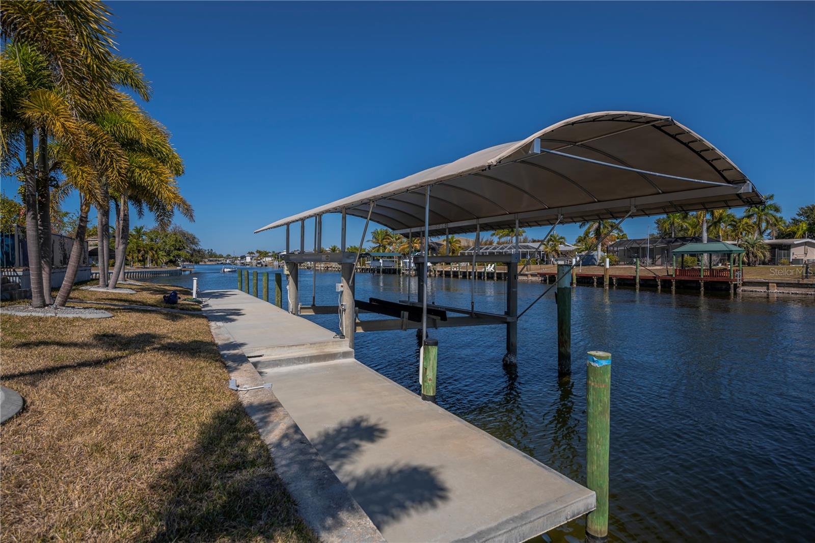 Image 72 of 93 For 290 Tait Terrace Se