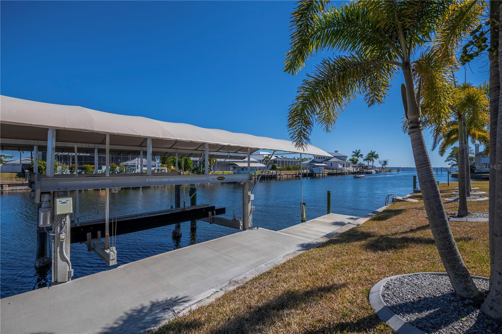 Image 73 of 93 For 290 Tait Terrace Se