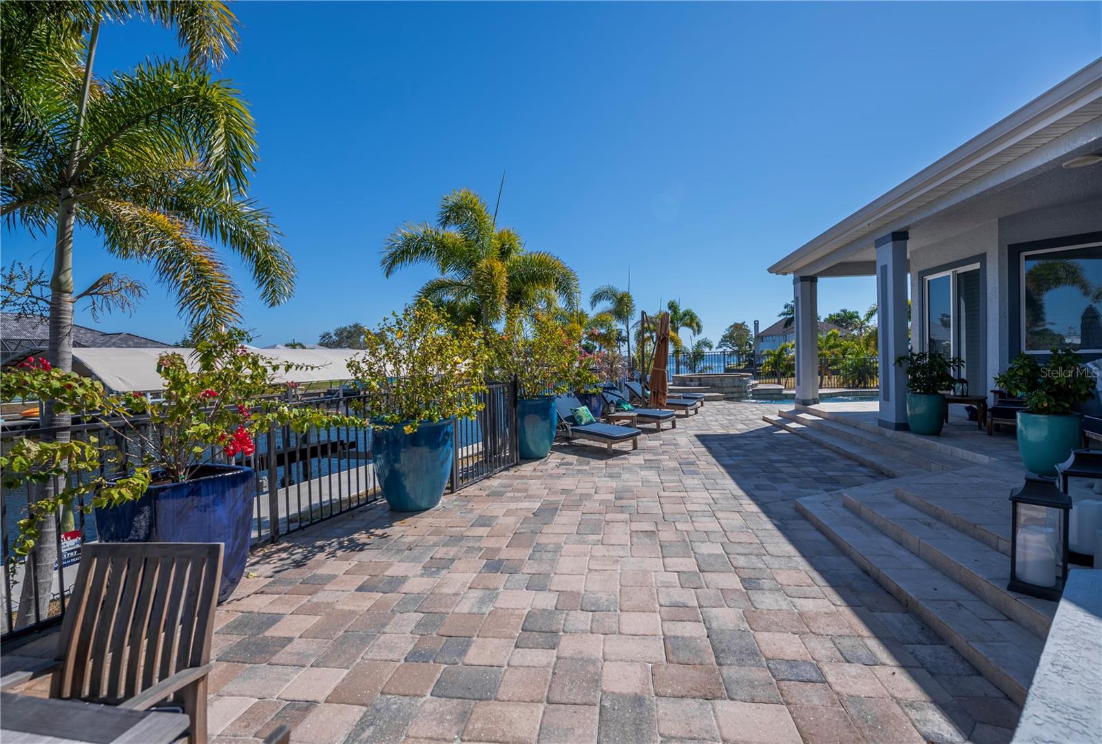 Image 77 of 93 For 290 Tait Terrace Se