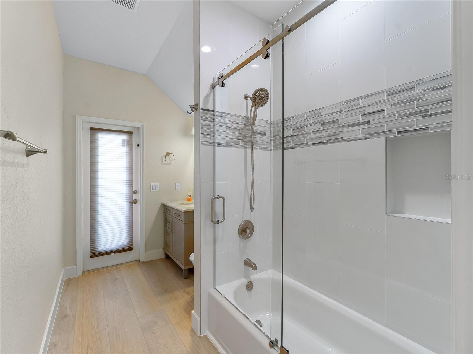 Image 42 of 90 For 4430 North Shore Drive