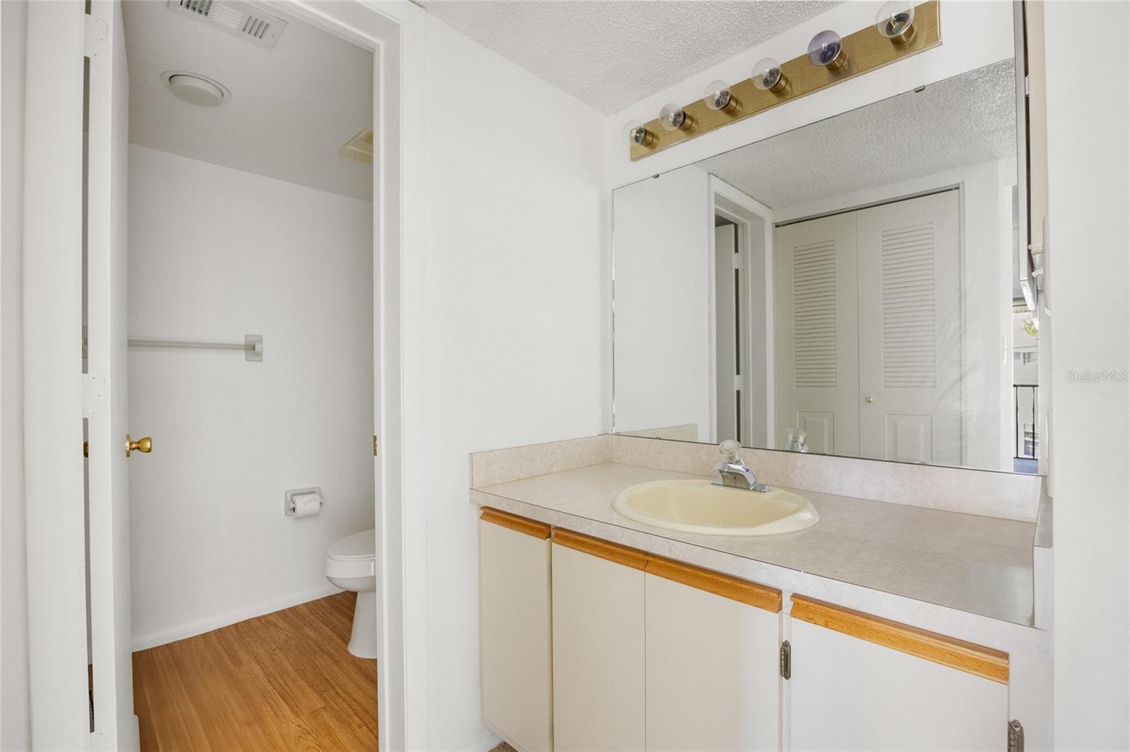 Image 15 of 32 For 19505 Quesada Avenue Ee204