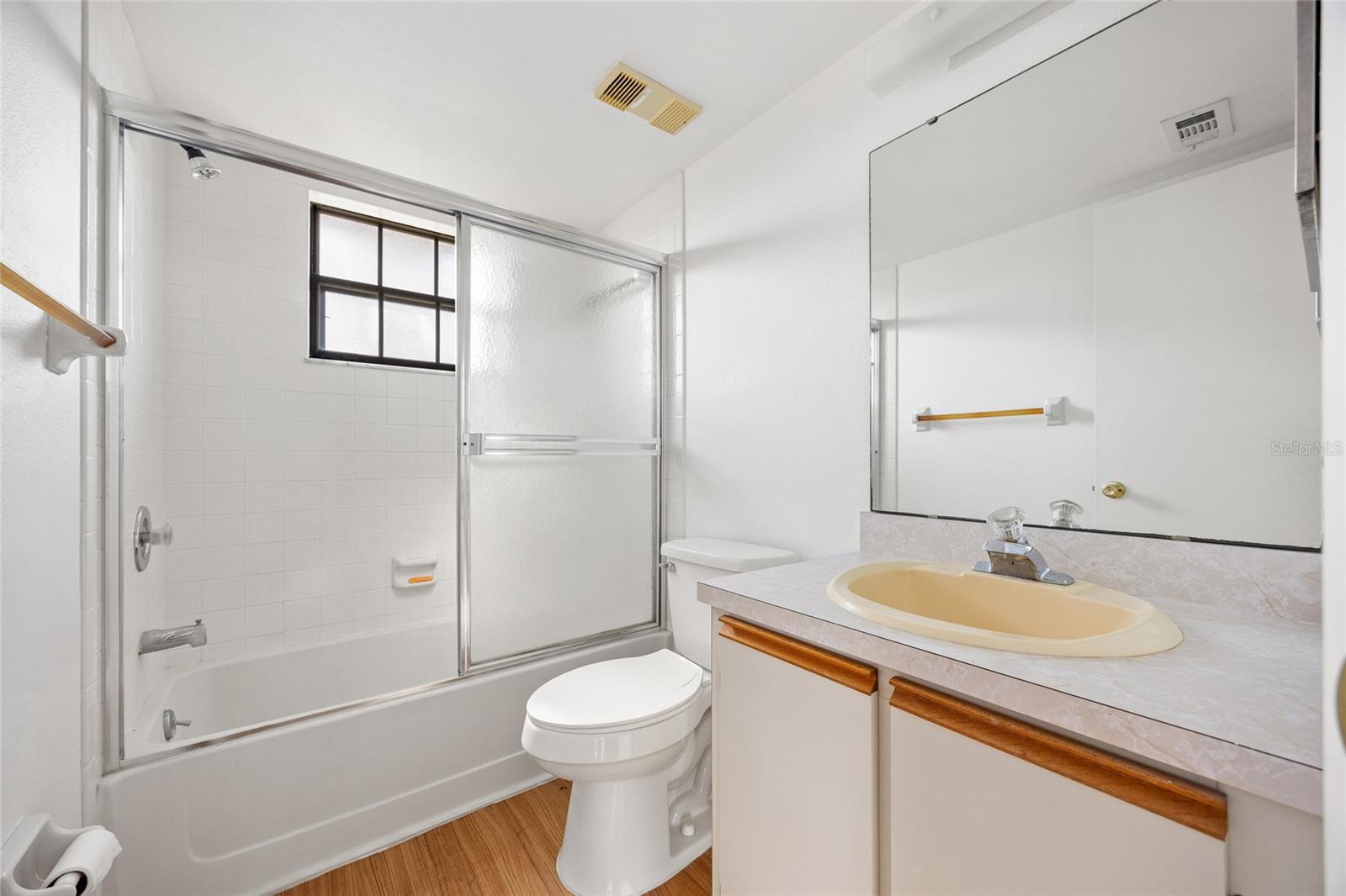 Image 17 of 32 For 19505 Quesada Avenue Ee204