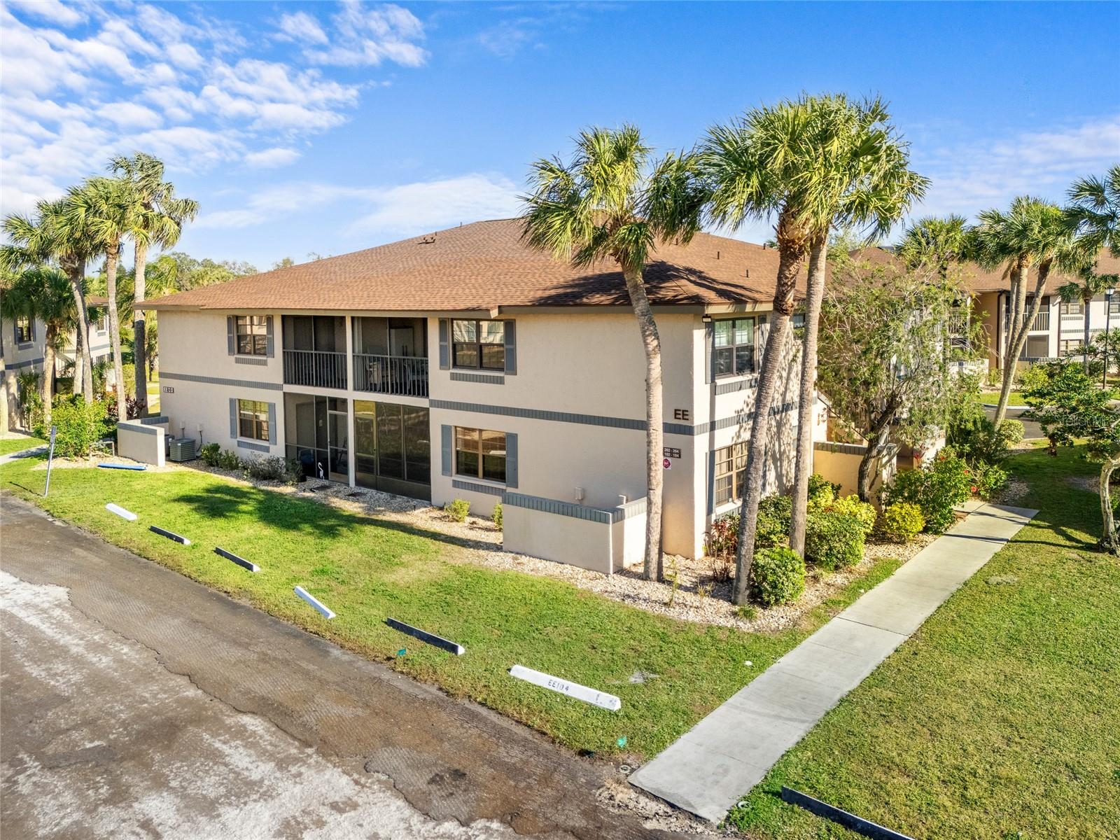 Image 24 of 32 For 19505 Quesada Avenue Ee204