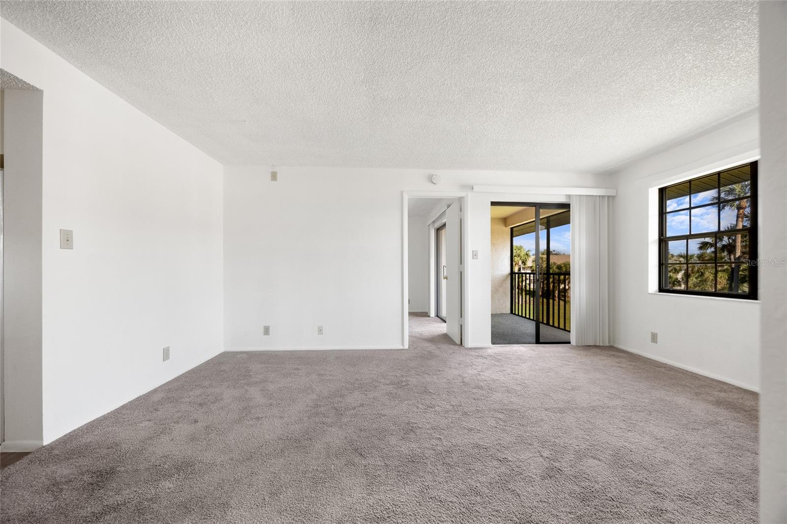 Image 4 of 32 For 19505 Quesada Avenue Ee204