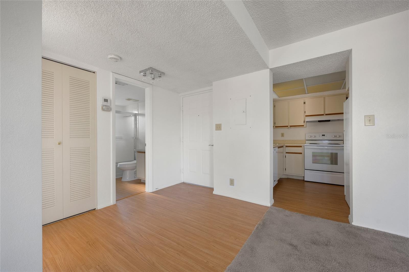 Image 8 of 32 For 19505 Quesada Avenue Ee204