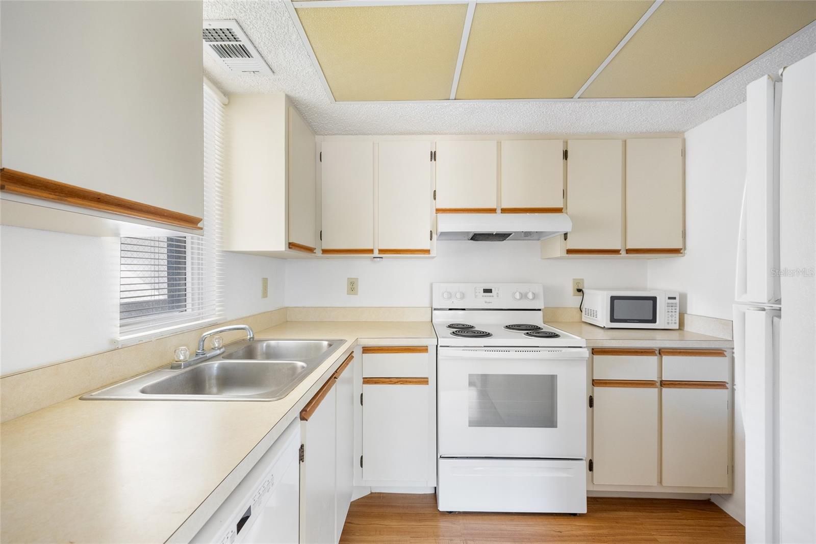 Image 9 of 32 For 19505 Quesada Avenue Ee204