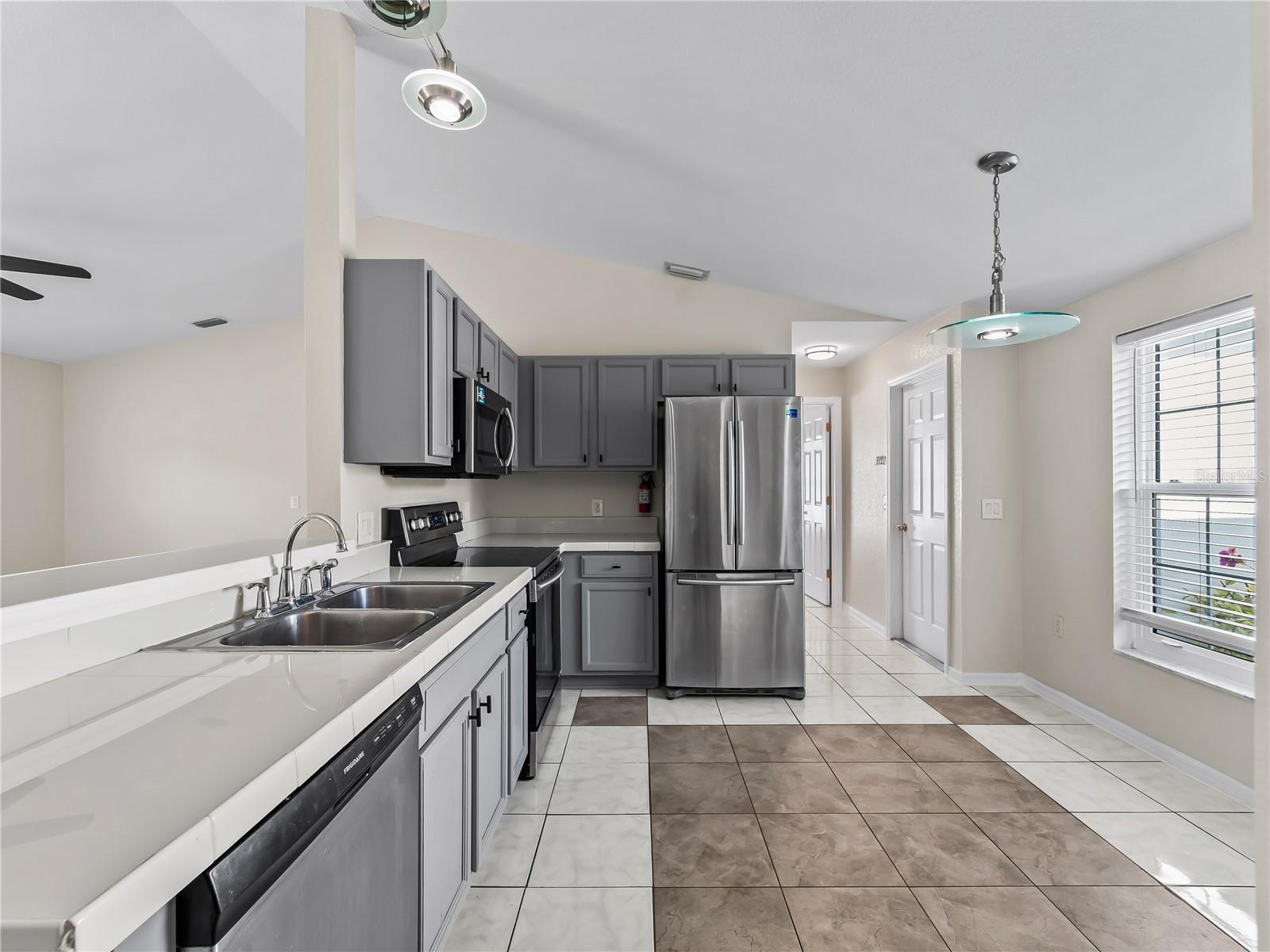 Image 23 of 46 For 4985 Beckham Street