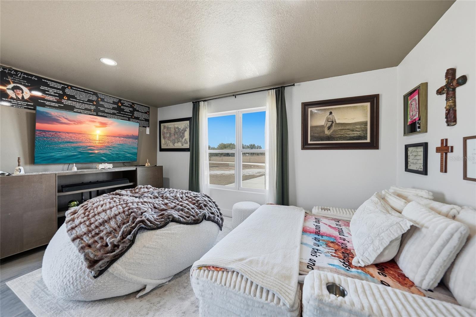 Image 33 of 57 For 2481 Faye Terrace