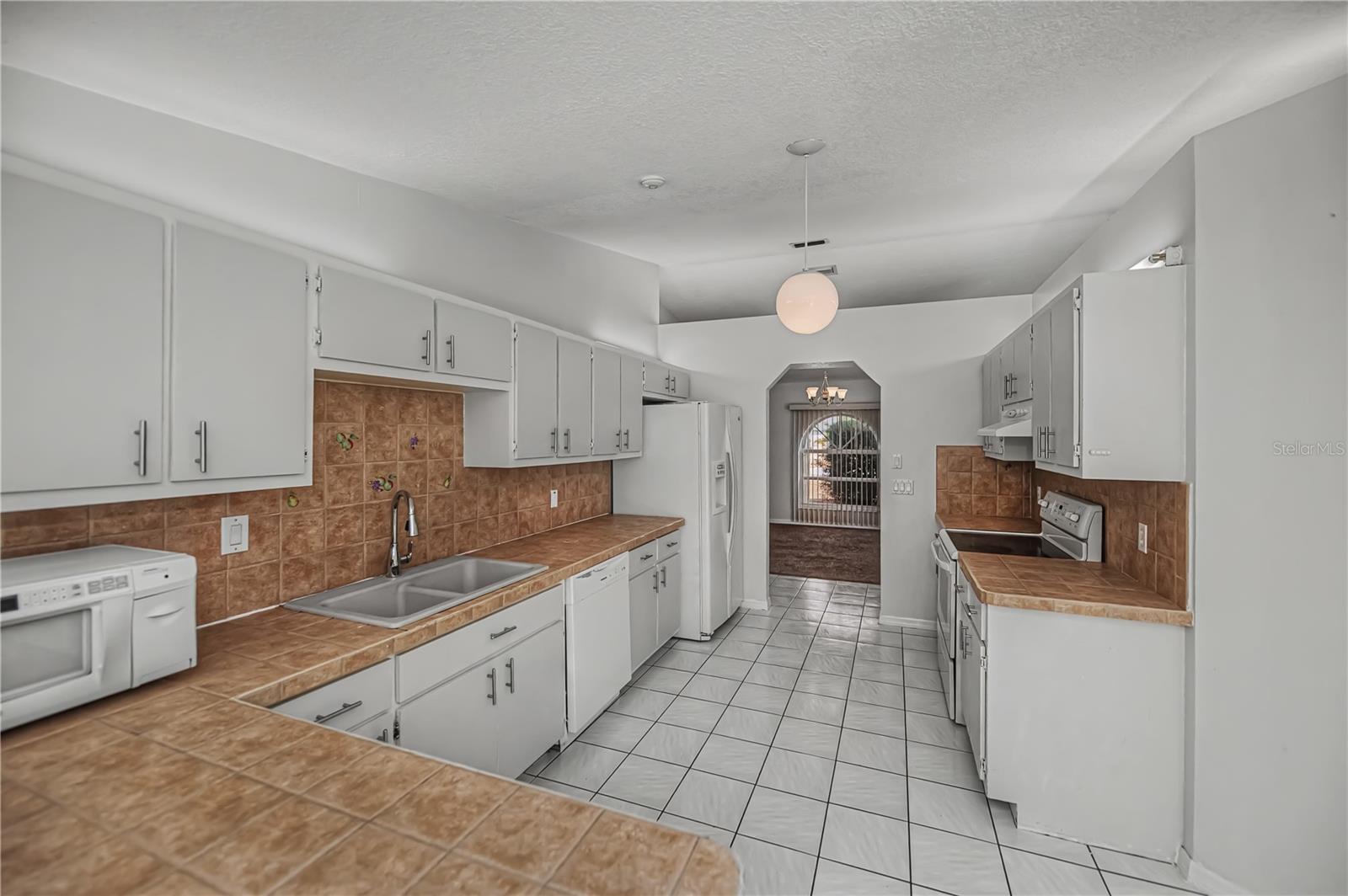 Image 17 of 61 For 293 Maraca Street