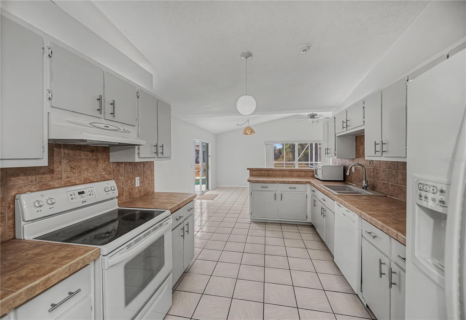 Image 19 of 61 For 293 Maraca Street