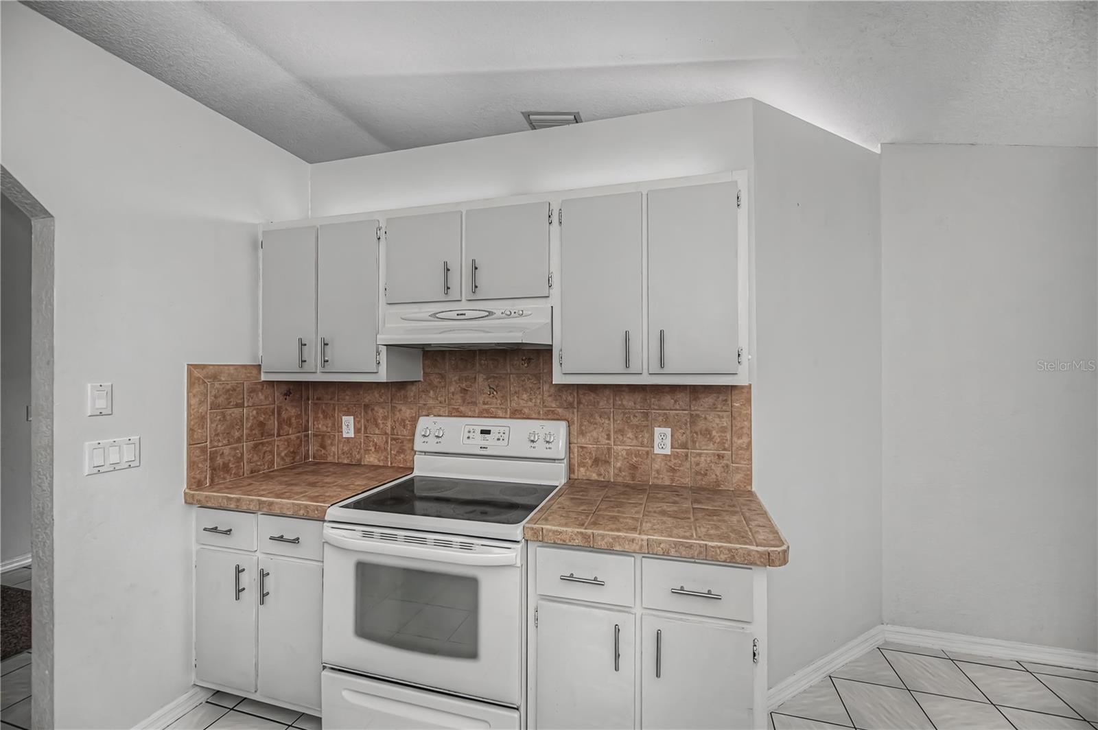 Image 20 of 61 For 293 Maraca Street