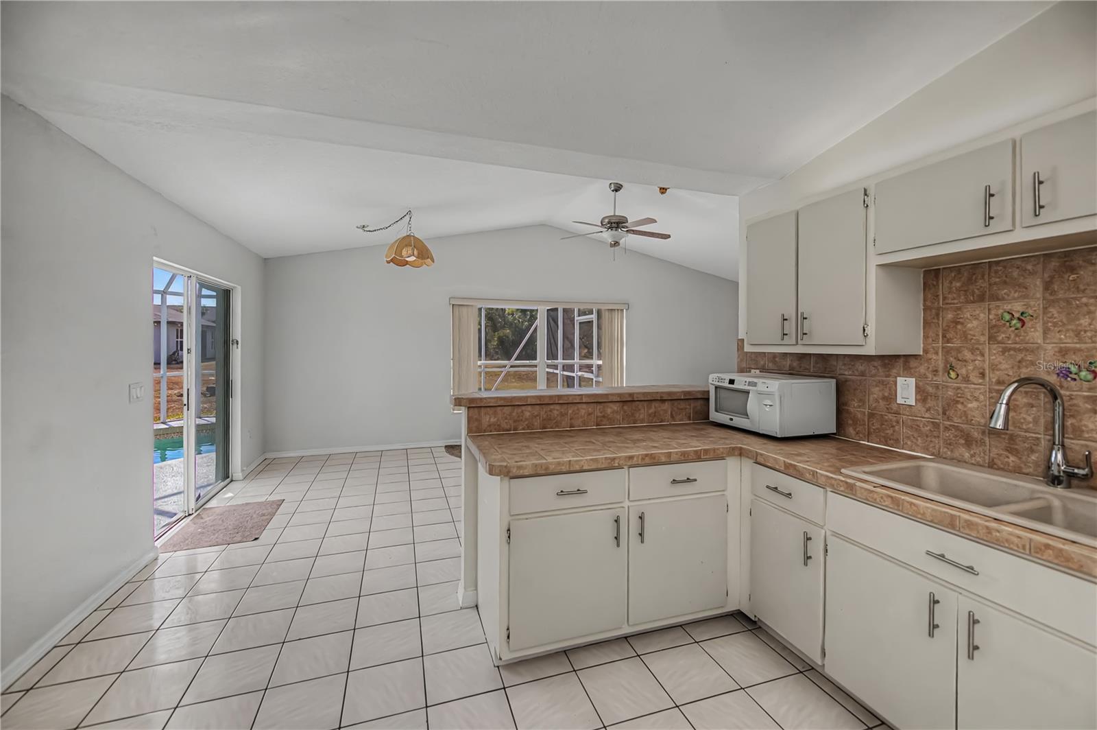 Image 21 of 61 For 293 Maraca Street