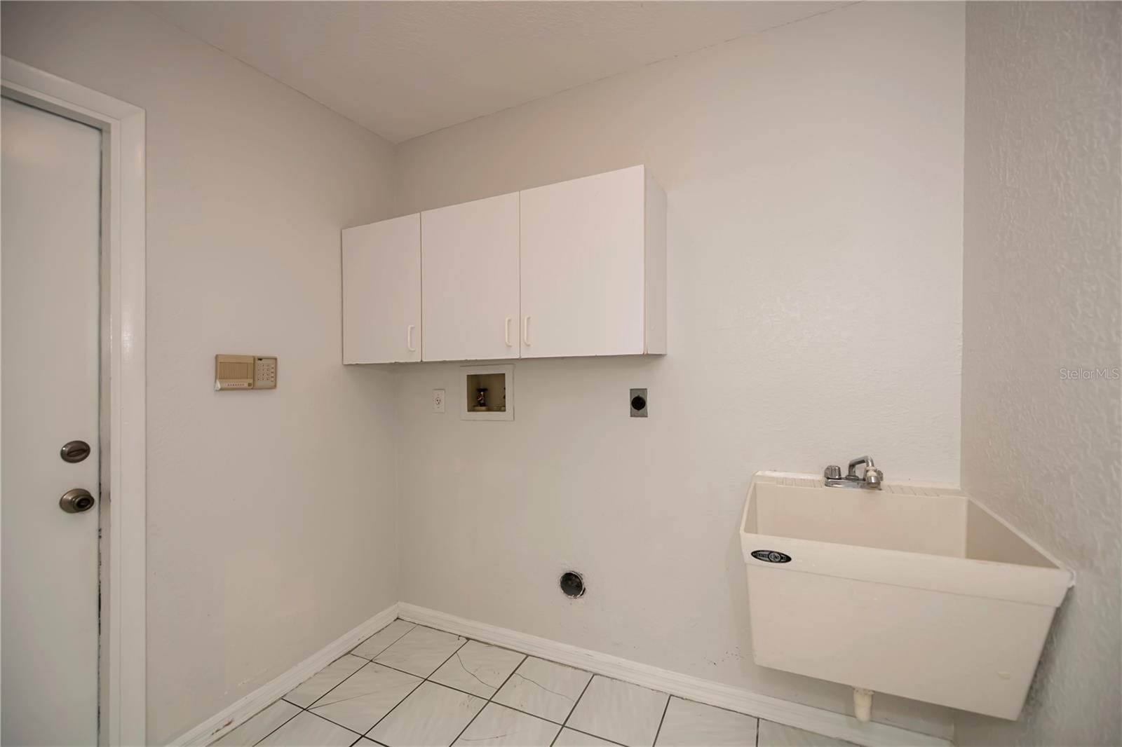 Image 44 of 61 For 293 Maraca Street