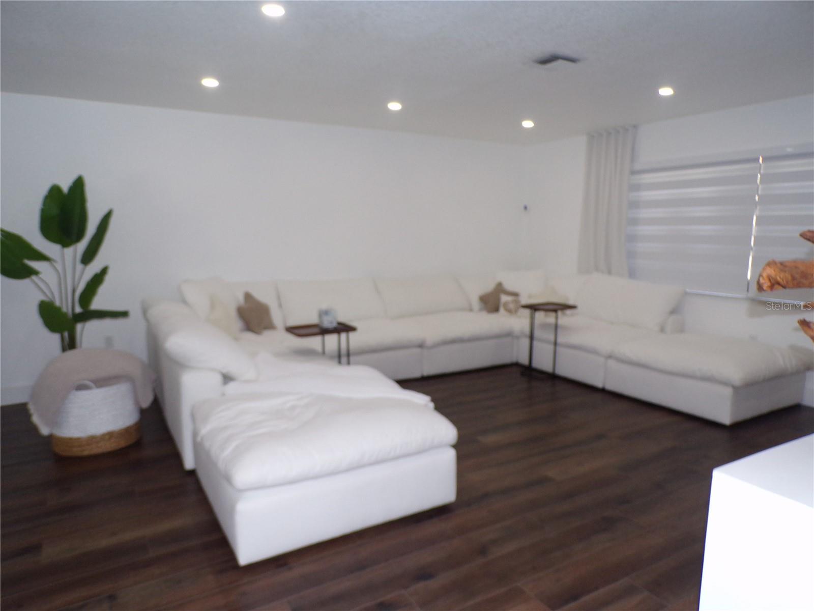 Image 6 of 62 For 1802 Los Alamos Drive