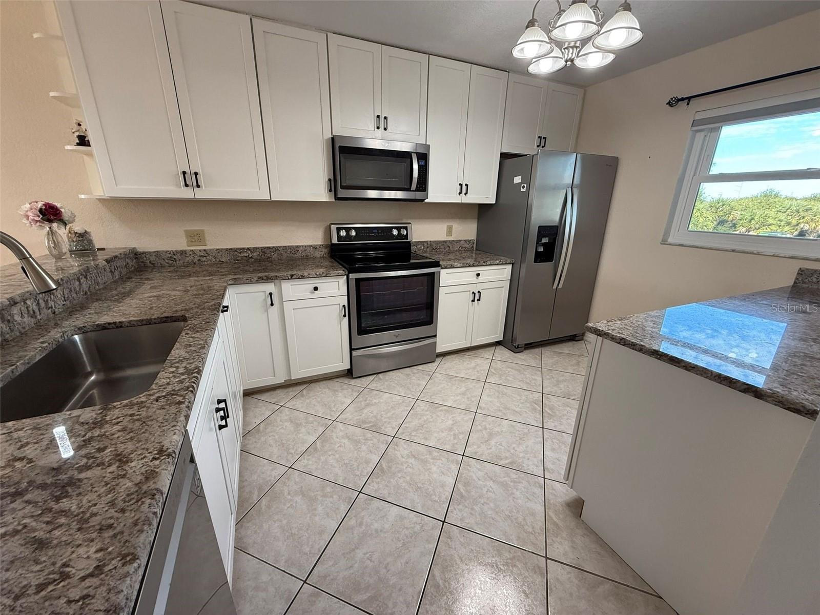 Image 2 of 21 For 175 Kings Highway 628