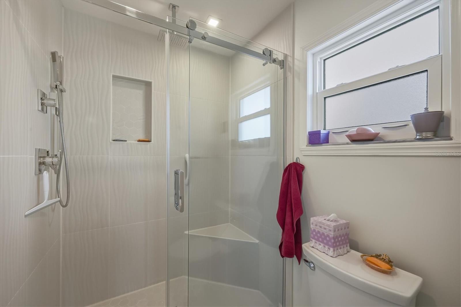 Image 23 of 47 For 2219 Cypress St