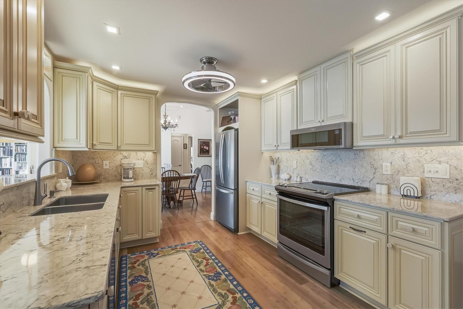 Image 30 of 47 For 2219 Cypress St