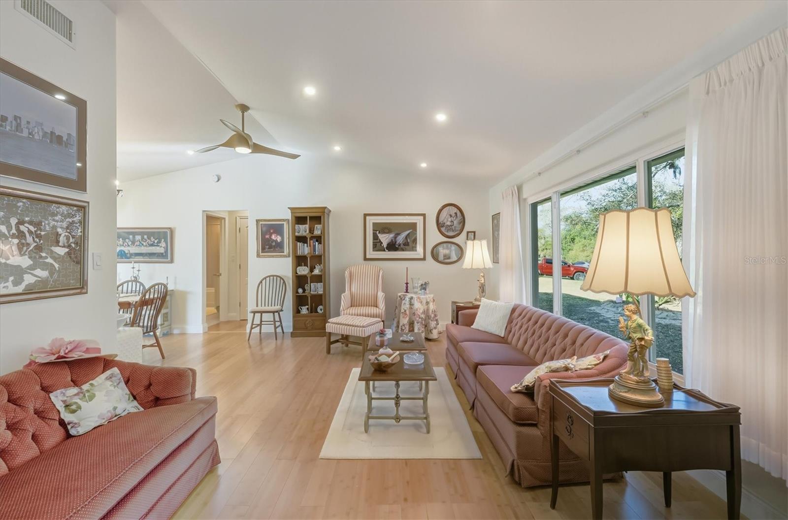 Image 34 of 47 For 2219 Cypress St