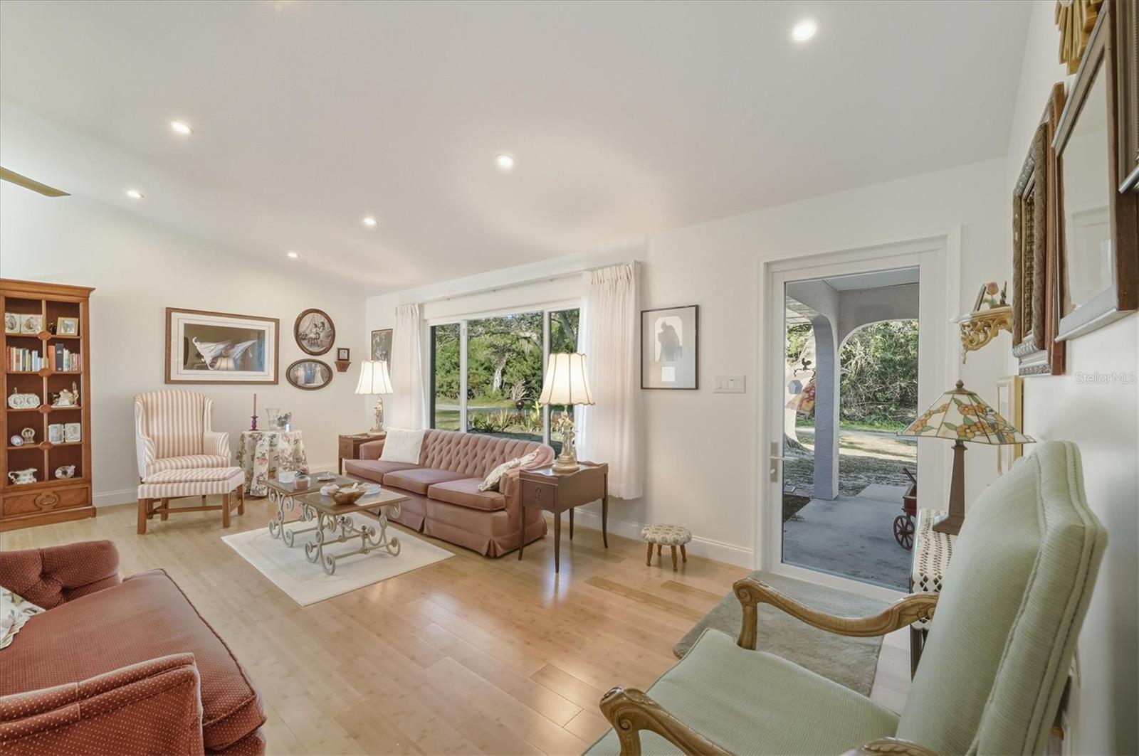 Image 35 of 47 For 2219 Cypress St