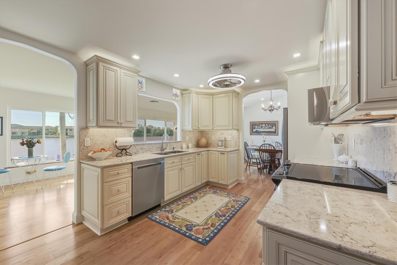 Image 4 of 47 For 2219 Cypress St