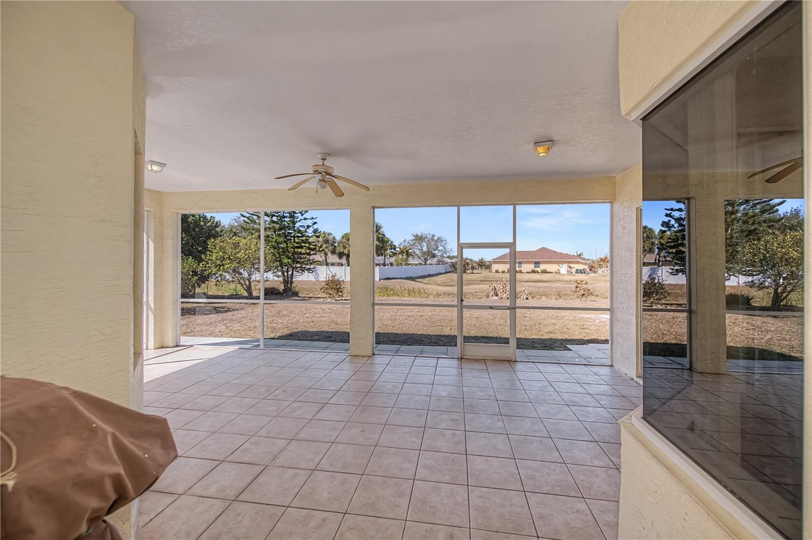 Image 43 of 51 For 7003 Spring Haven Drive