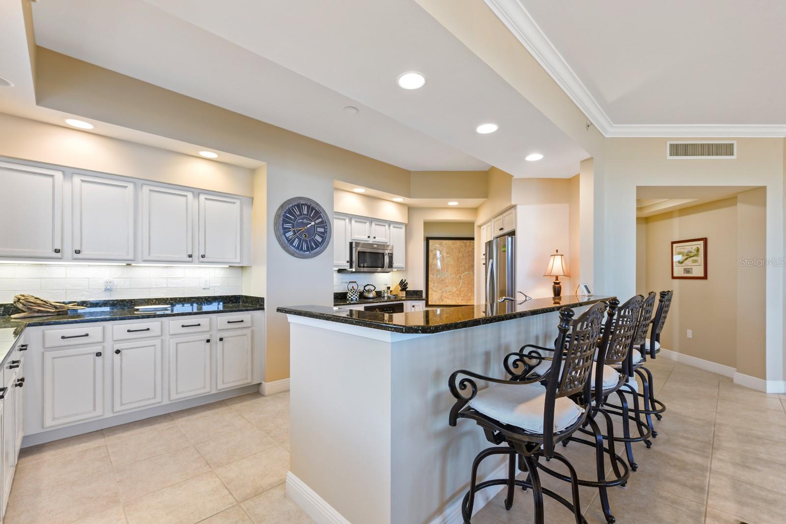 Image 22 of 78 For 3333 Sunset Key Circle 407