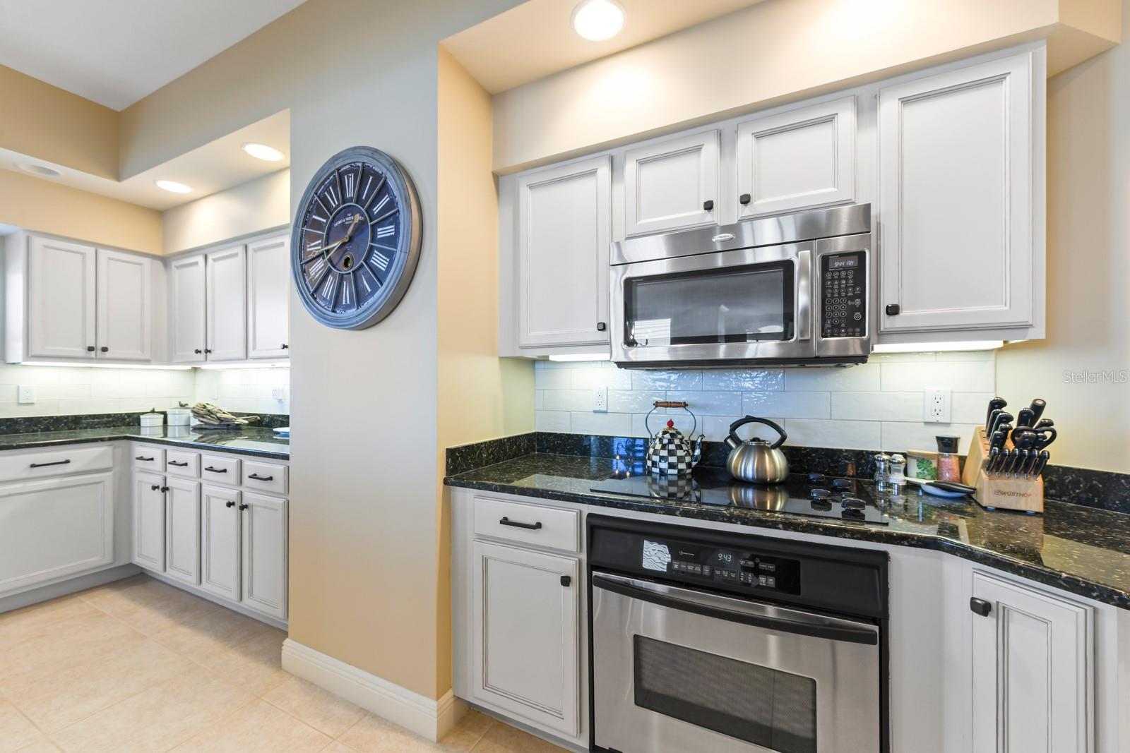 Image 28 of 78 For 3333 Sunset Key Circle 407