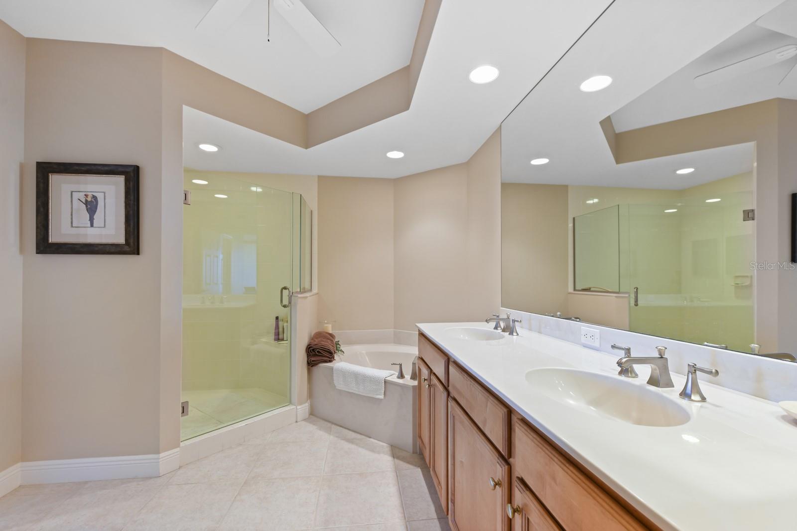 Image 33 of 78 For 3333 Sunset Key Circle 407