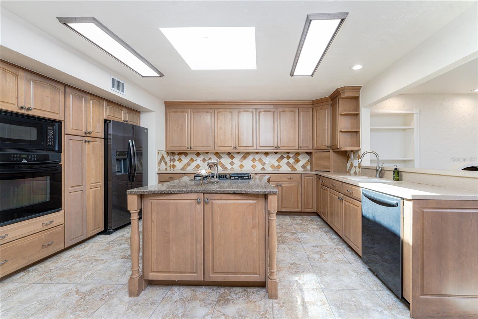 Image 11 of 49 For 25188 Marion Avenue 21