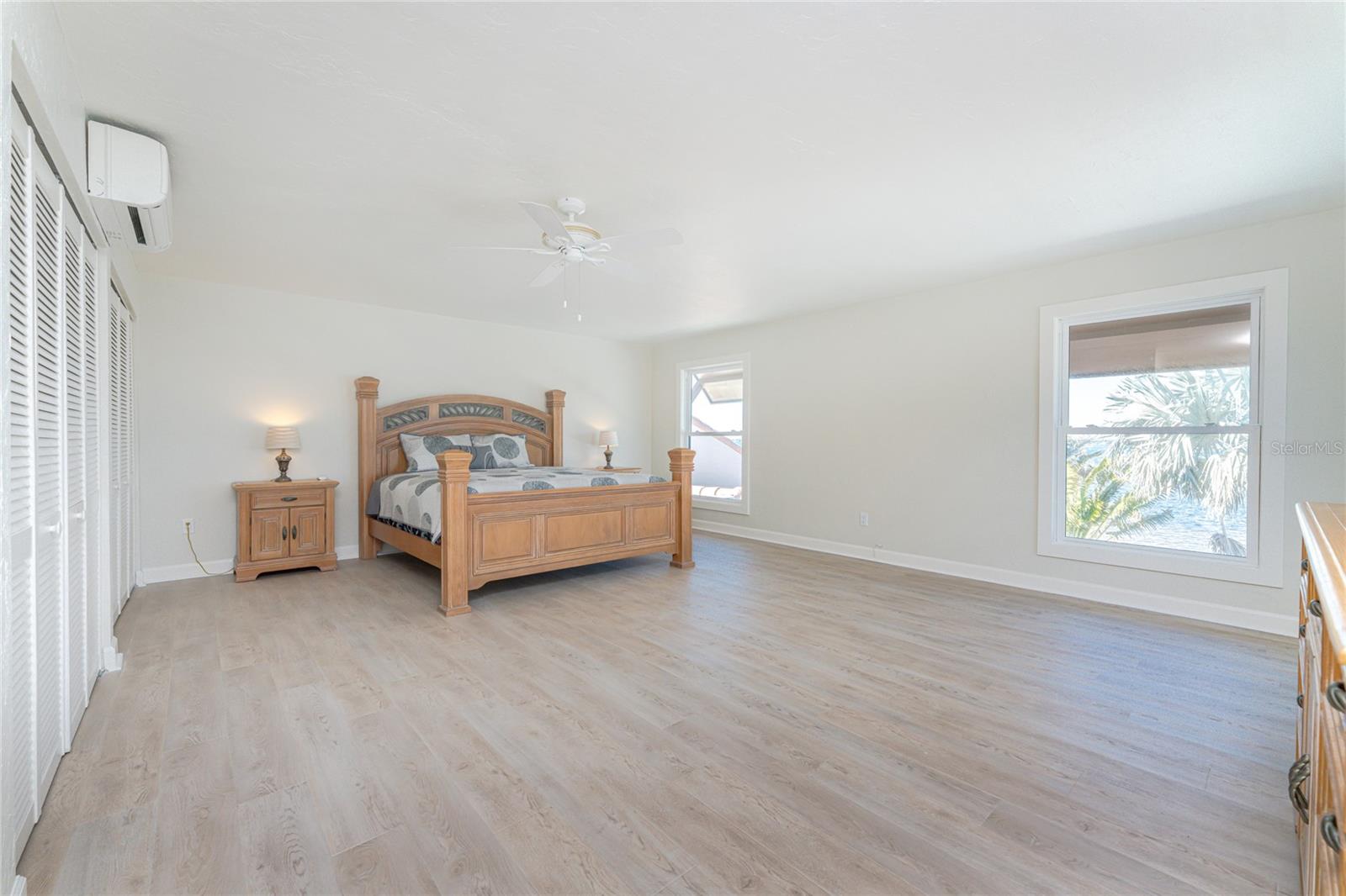 Image 21 of 49 For 25188 Marion Avenue 21