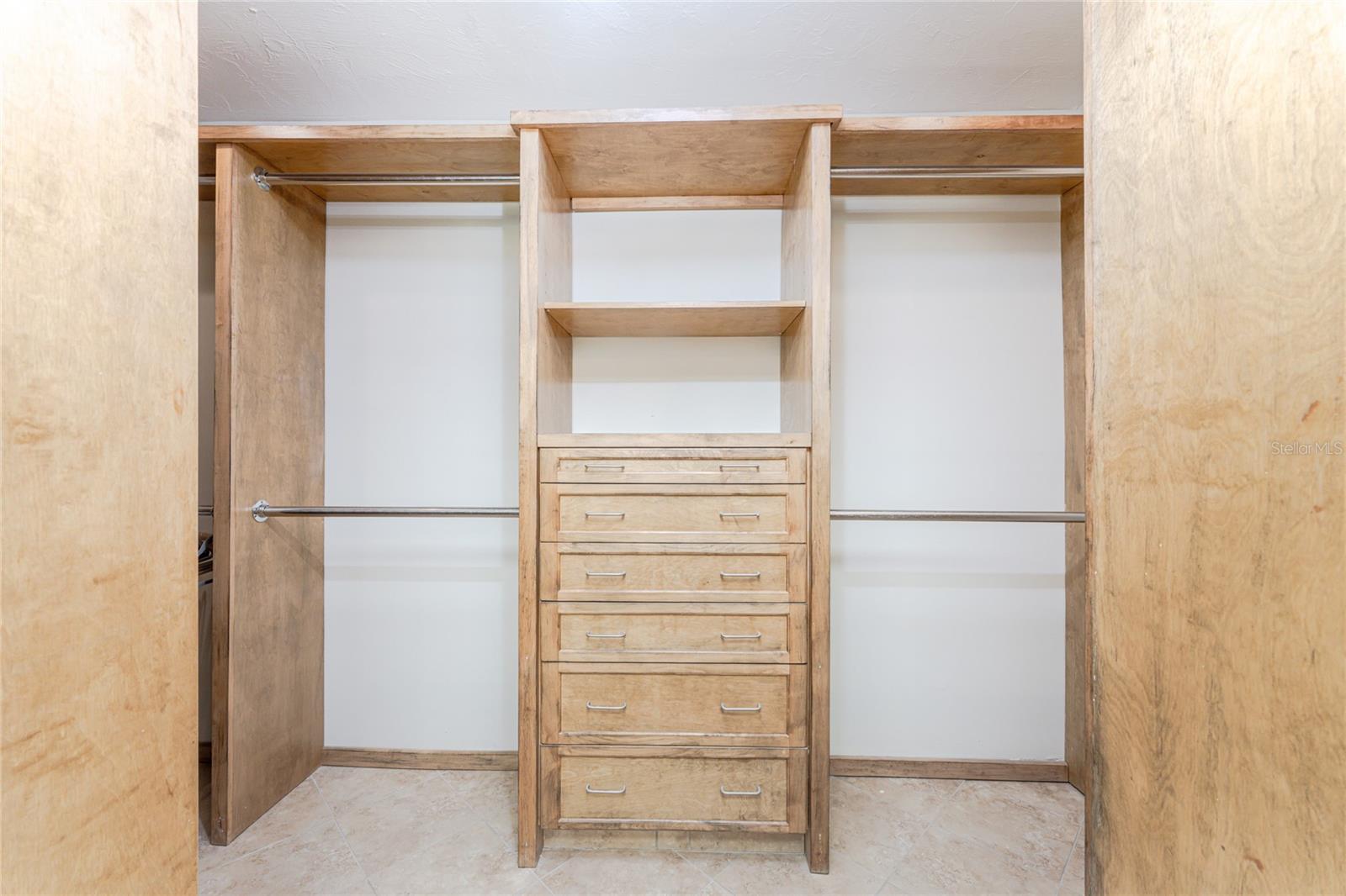 Image 26 of 49 For 25188 Marion Avenue 21