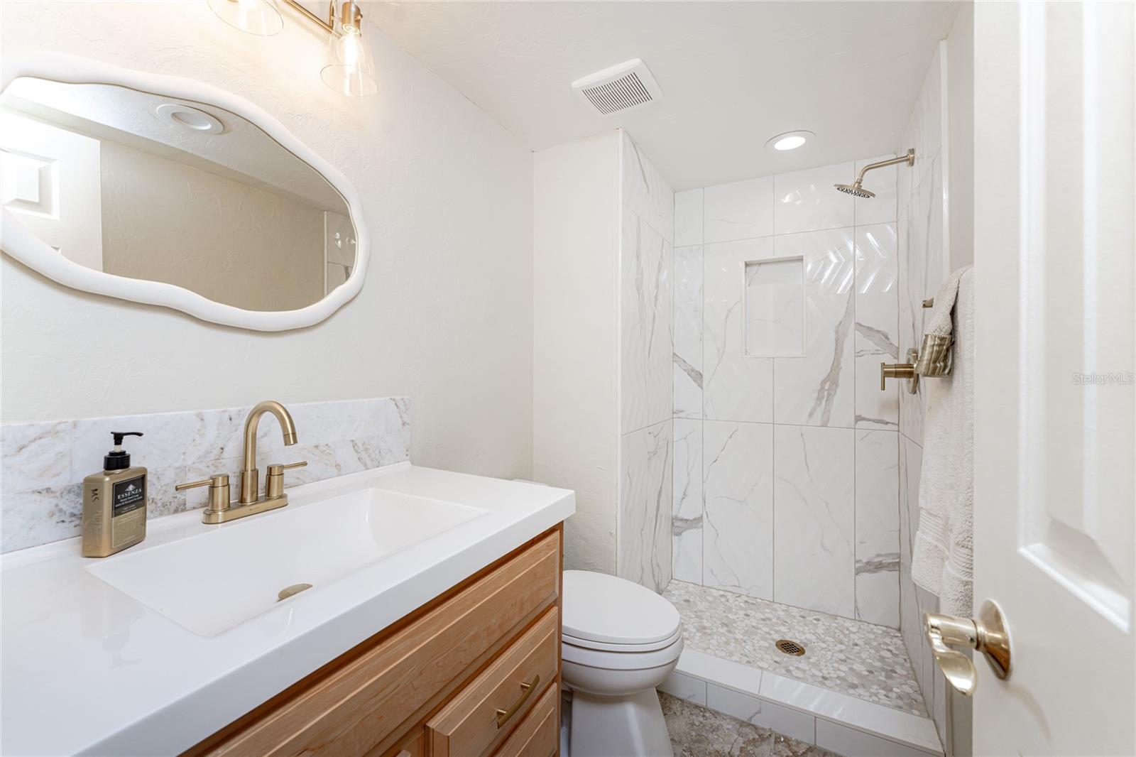 Image 30 of 49 For 25188 Marion Avenue 21