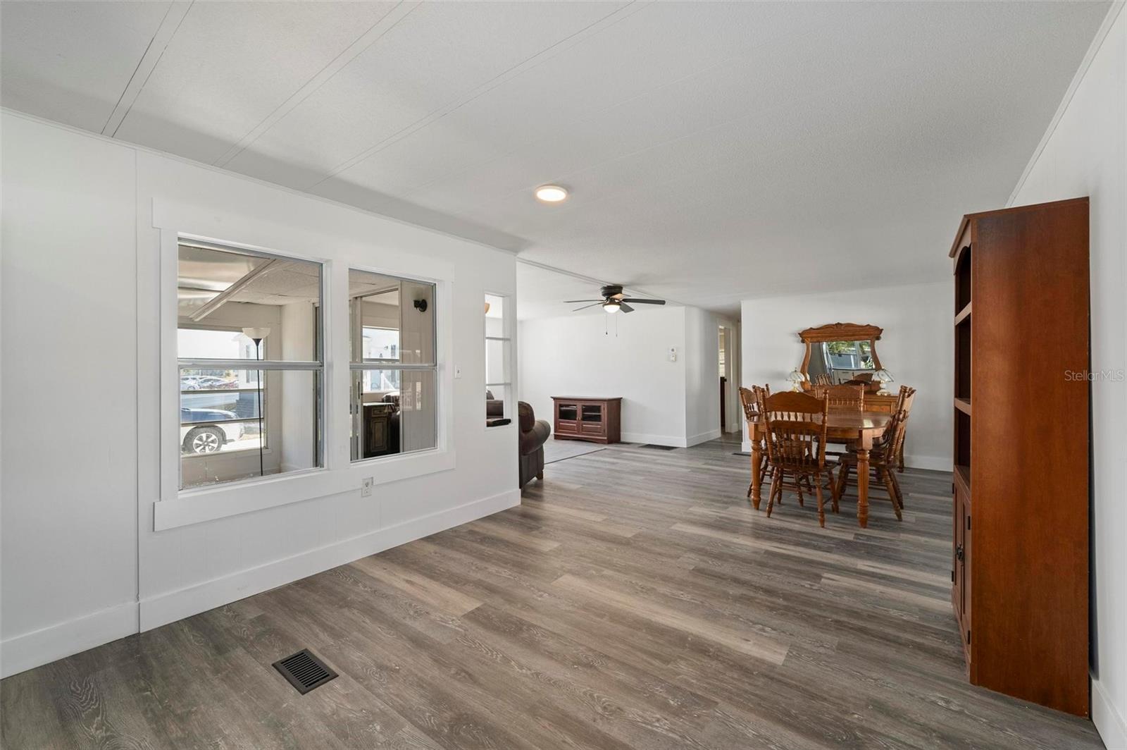 Image 10 of 55 For 1000 Kings Highway 132