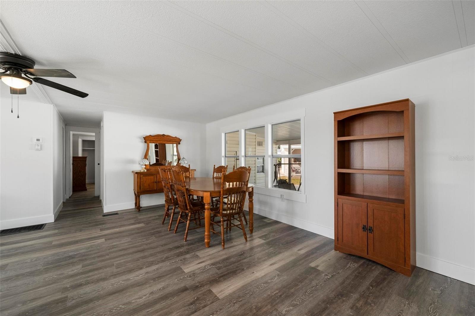 Image 11 of 55 For 1000 Kings Highway 132