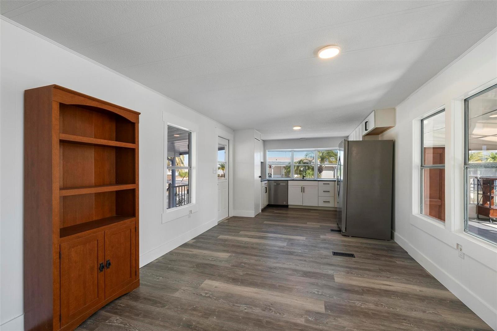 Image 12 of 55 For 1000 Kings Highway 132