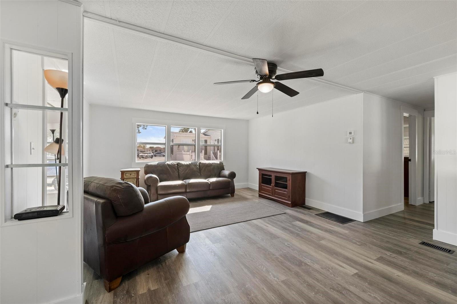 Image 13 of 55 For 1000 Kings Highway 132