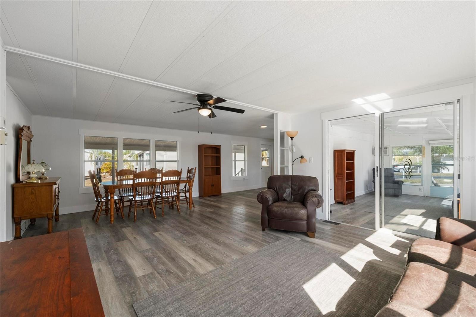 Image 15 of 55 For 1000 Kings Highway 132