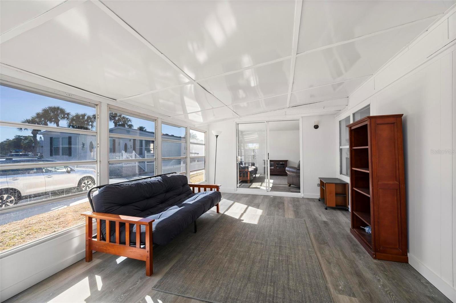 Image 17 of 55 For 1000 Kings Highway 132