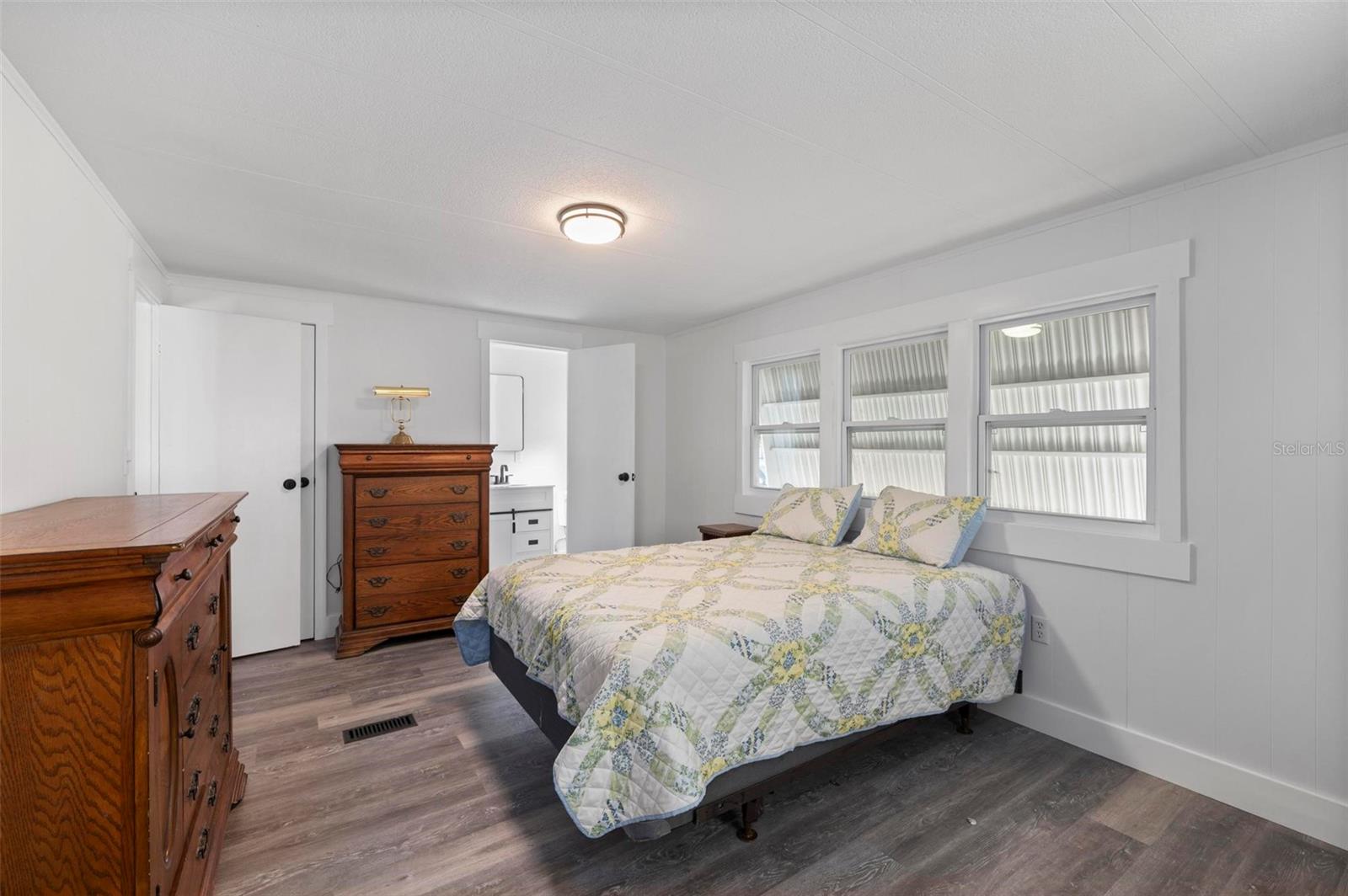 Image 20 of 55 For 1000 Kings Highway 132