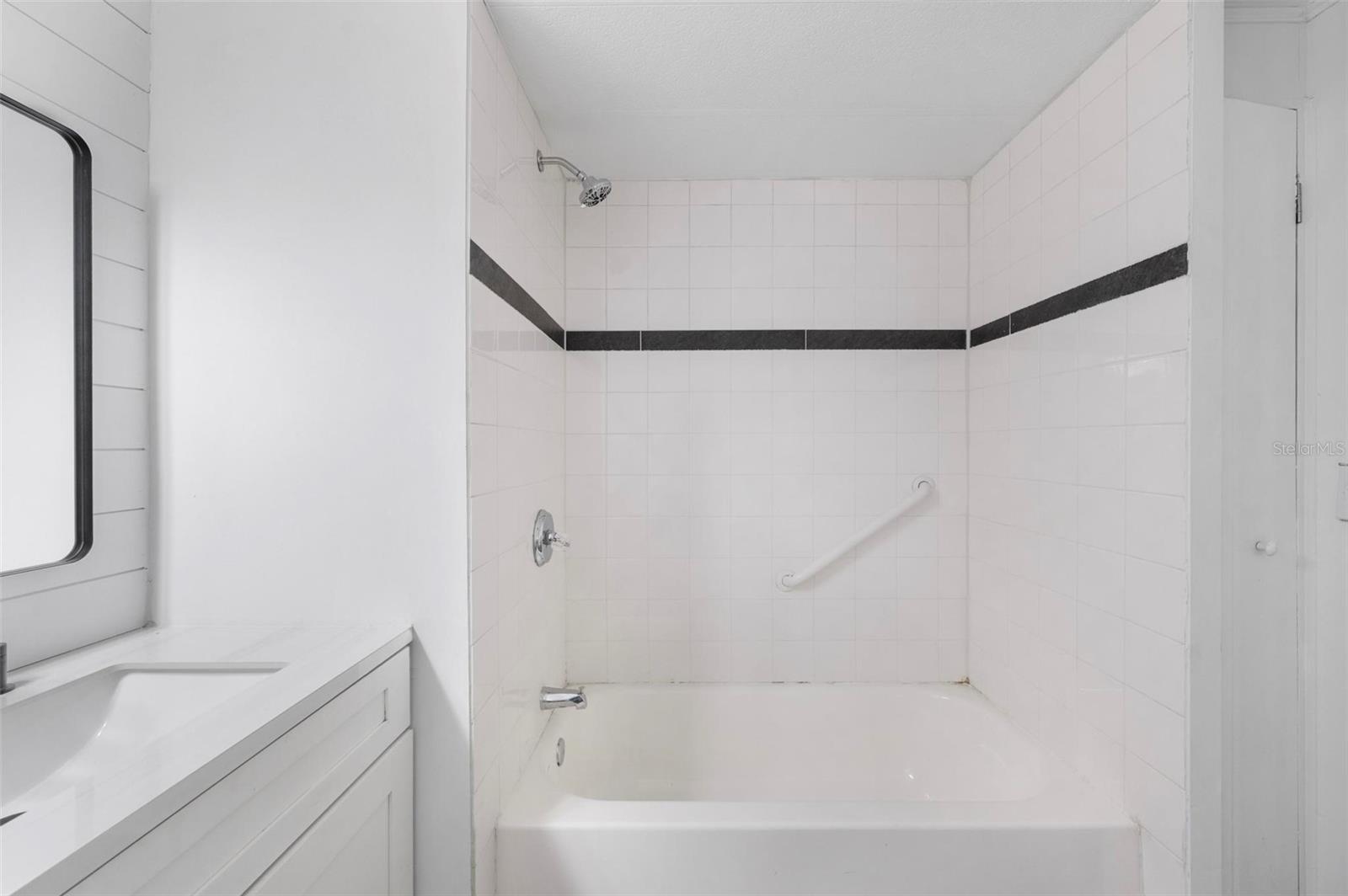 Image 24 of 55 For 1000 Kings Highway 132