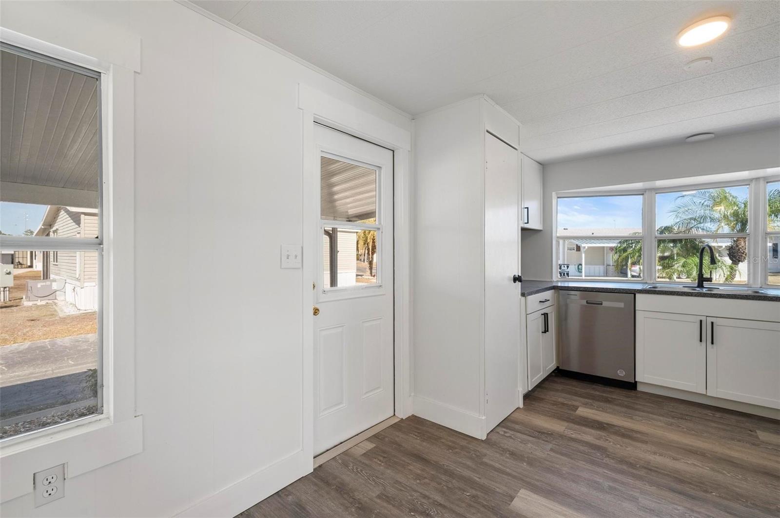 Image 5 of 55 For 1000 Kings Highway 132