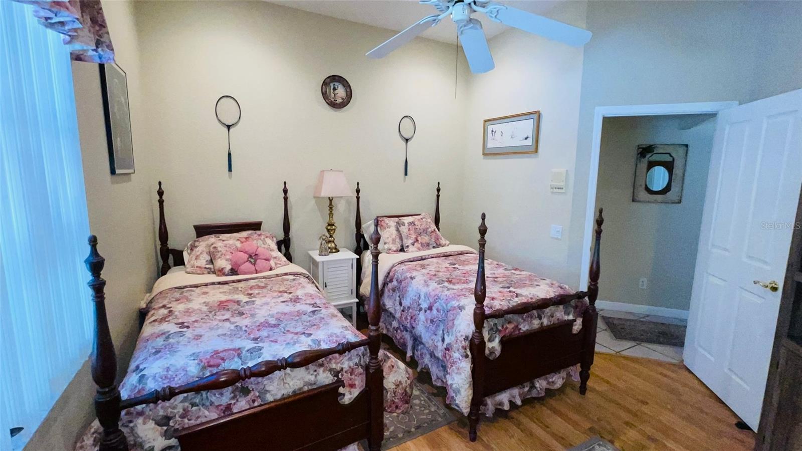 Image 26 of 83 For 23256 Peachland Boulevard