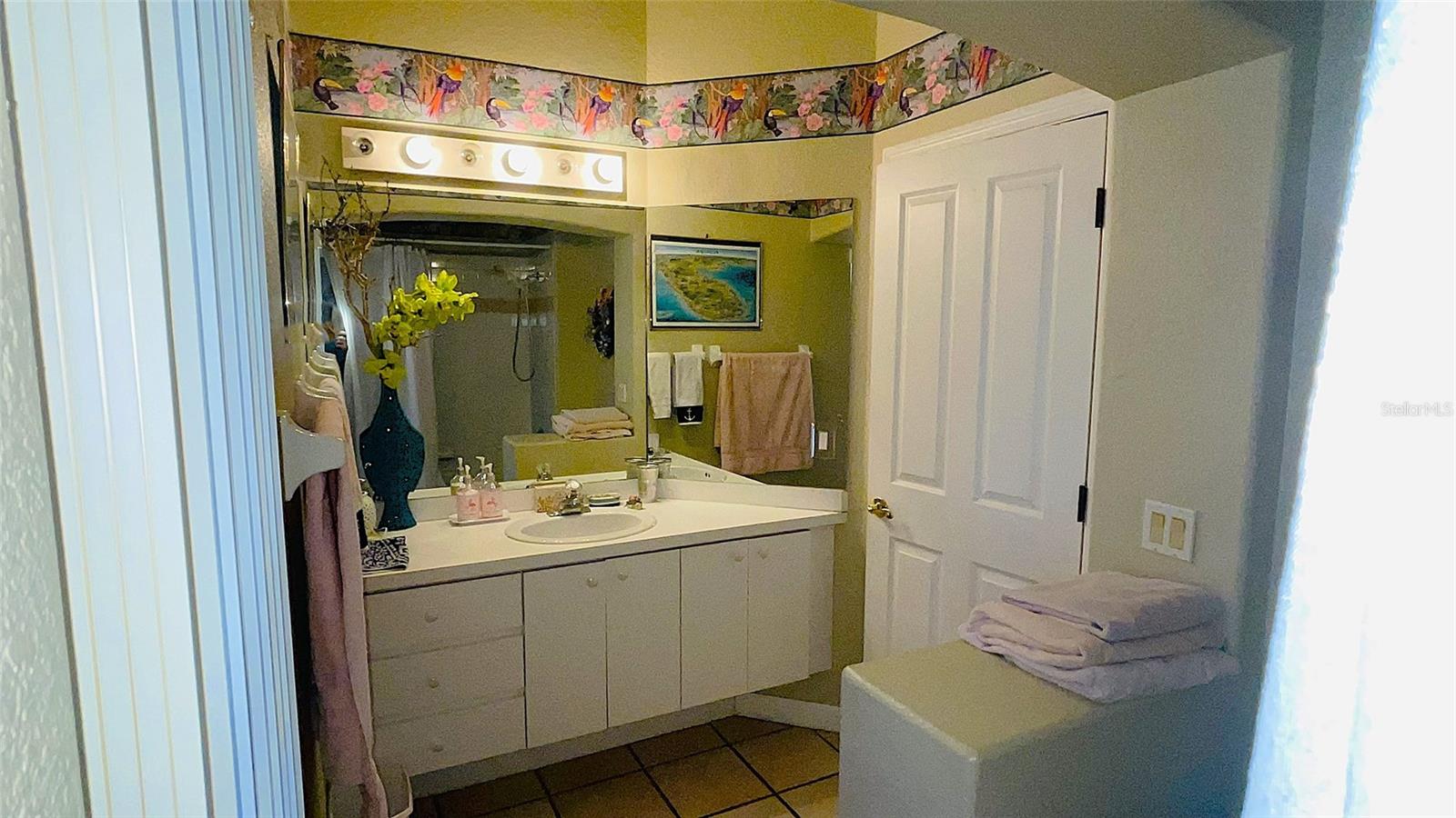 Image 29 of 83 For 23256 Peachland Boulevard