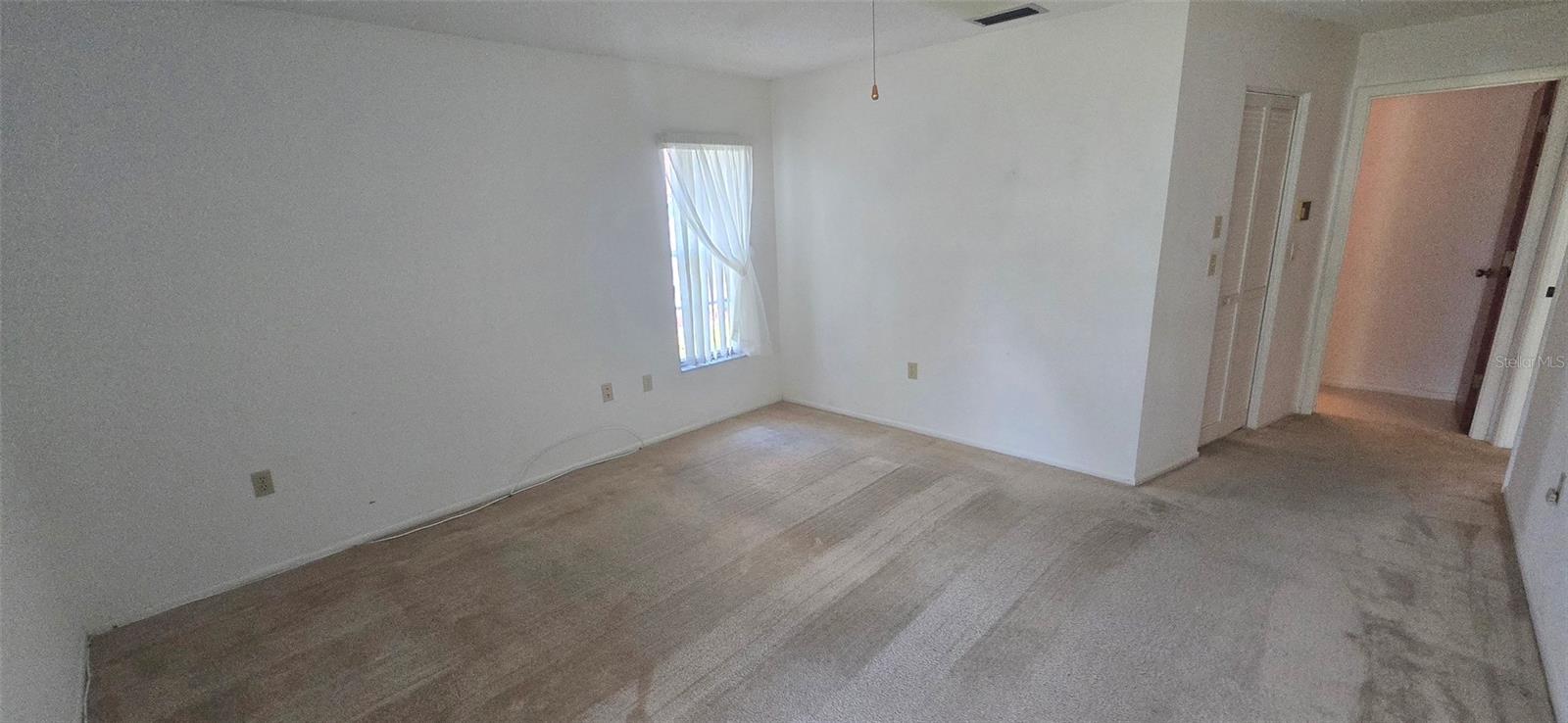 Image 12 of 17 For 665 Foxwood Boulevard