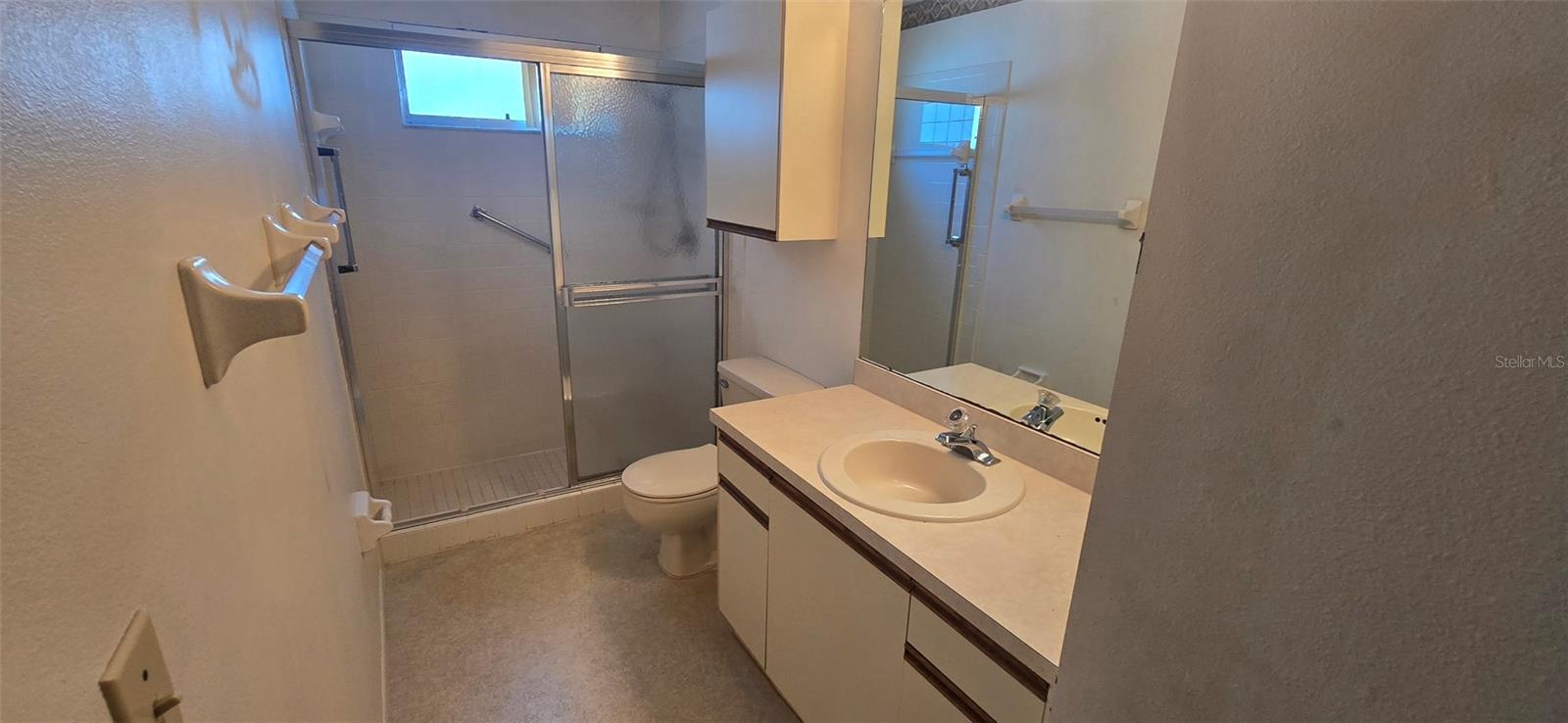 Image 13 of 17 For 665 Foxwood Boulevard