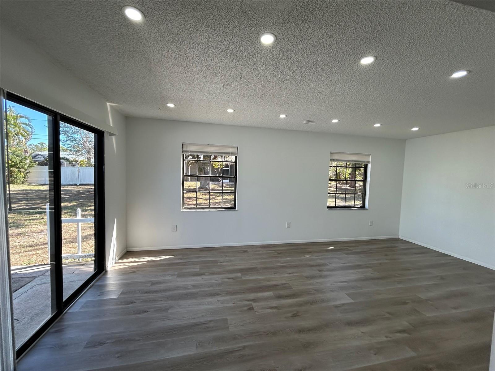 Image 11 of 33 For 4616 Blueridge Street