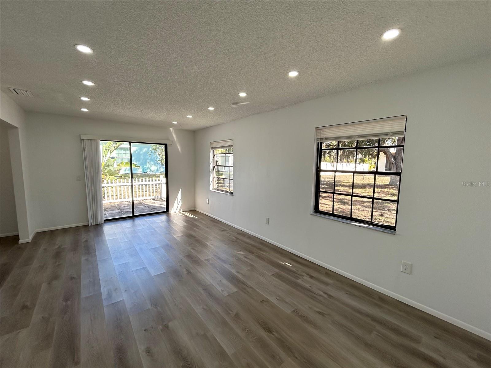 Image 12 of 33 For 4616 Blueridge Street