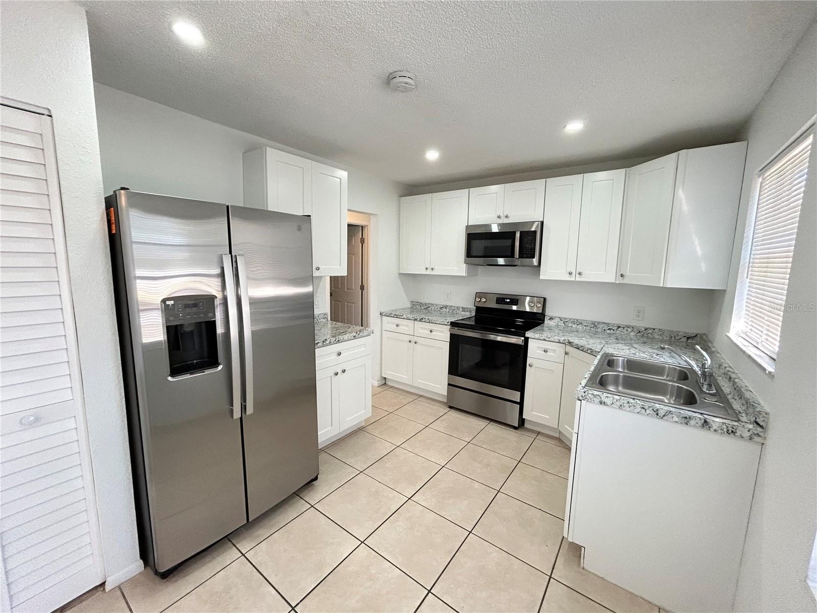 Image 13 of 33 For 4616 Blueridge Street